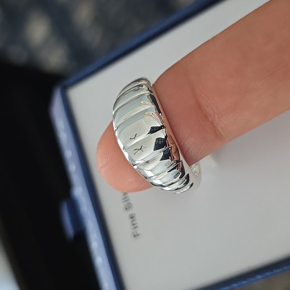 Silver Plated Ribbed Band Statement Ring | Size 10 - Picture 11 of 17